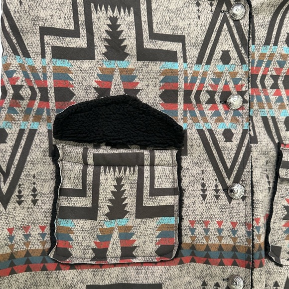 Lucky & Blessed Aztec Sherpa Jacket size Medium - Picture 12 of 16